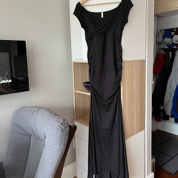 PinkBlush Black Off Shoulder Wrap Maternity Photoshoot Gown/Dress - Picture 7 of 9